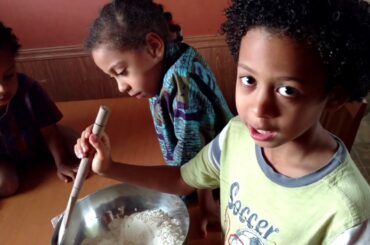 Family Lives Tiny: Healthy Snacking & Making Lunch With The Kids VLOG