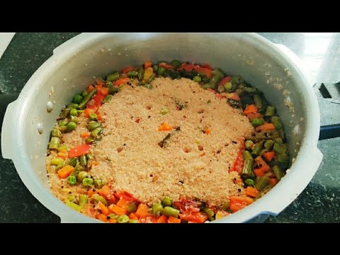 SAMBA RAVA VEG UPMA / QUICK EASY AND HEALTHY/BREAFAST / LUNCH / DINNER/ ONE POT RECIPE SAMBA RAVA VEG UPMA / QUICK EASY AND HEALTHY/BREAFAST / LUNCH / DINNER/ ONE POT RECIPE