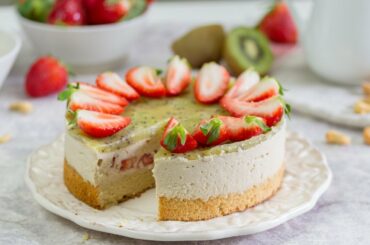 Vegan Strawberry Kiwi Cheesecake | Healthy Cake Recipe