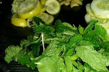 Detox Water/ cleansing / weight loss / metabolic maintenance/ healthy / drink/ recipe/