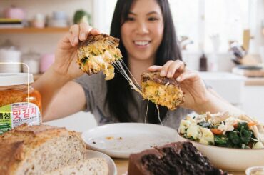 KIMCHI GRILLED CHEESE & Delivery MUKBANG | COOK WITH ME episode 8