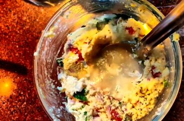 Instant Rawa/Suji Handwa : Gujrati dish 💓"A jhatpat Low calorie less oil 2minuted snack"