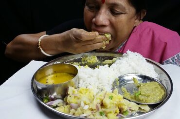 Food Delicious and Simple Healthy Food eating in Lock Down