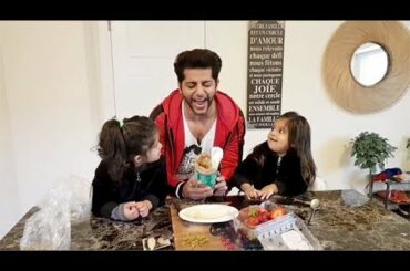 Karanvir Bohra Prepare Healthy Breakfast With His Twin Daughters