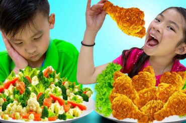 Emma and Jannie Eat and Cook Healthy Food and Fried Chicken | Funny Food Toys Video for Kids