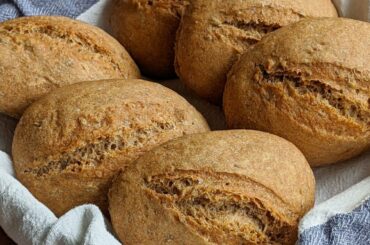 GERMAN BREAD ROLLS - How to make crusty and chewy brötchen