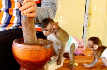 Cooking time! chief Jana want help mom mix ingredient to make food for lunch