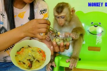 Healthy Food | Mom Cocking Porridge Wood Ear Mushroom With Carrot | Monkey Eat Porridge