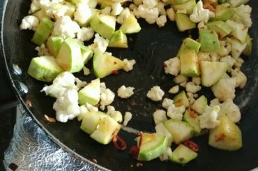 Veggies fried with eggs || healthy diet recipes || low calorie || 337 kcal ||  tasty and filling ||