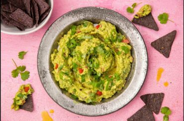 Wondering how to make the Best Chunky Guacamole Recipe in just 5 minutes?