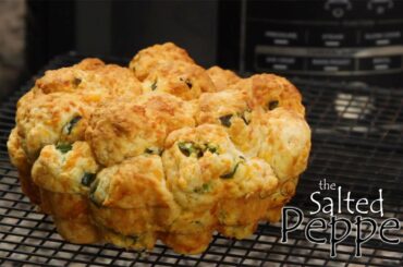 Jalapeno Cheddar Pull-Apart Bread