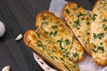 Garlic Cheese Bread لہسن چیز بریڈ | Instant Home Snack and Appetizer