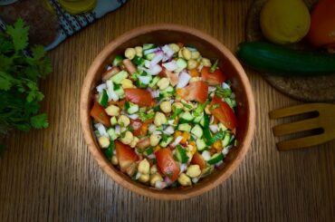 Chickpea salad with Lemon vinaigrette | Healthy salad for summer