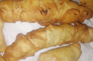 #samosarollrecipe #kitchen   Aloo k crispy samosa rolls healthy food recipe #ramzan2020