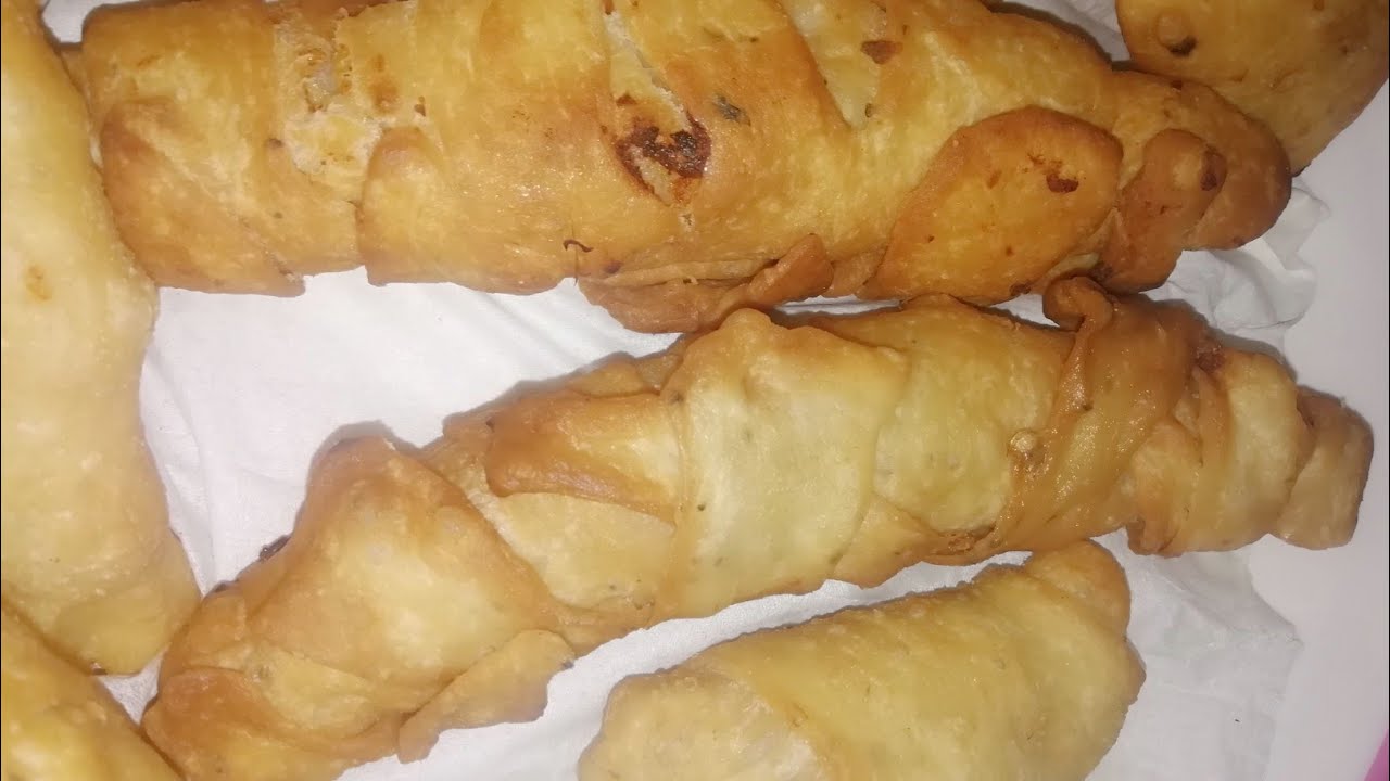 #samosarollrecipe #kitchen Aloo k crispy samosa rolls healthy food recipe #ramzan2020 #samosarollrecipe #kitchen Aloo k crispy samosa rolls healthy food recipe #ramzan2020