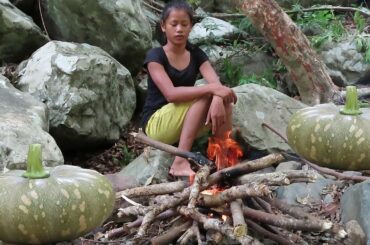 Healthy food ideas: Cooking Pumpkin Underground for Lunch in Forest