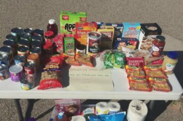 Rio Rancho girls giving snacks to neighbors