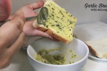 HEALTHY GARLIC BREAD without PARSLEY but with MALUNGGAY LEAVES | Saty Lee