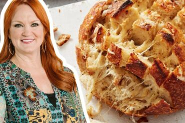 The Pioneer Woman Makes Roasted Garlic and Four-Cheese Pull-Apart Bread | Food Network