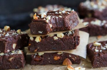Healthy No-Bake BROWNIES (Vegan, Gluten Free) - Hot Chocolate Hits