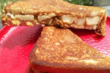 Peanut butter banana Sandwich Recipe | Healthy Breakfast Recipe | #ROOPAGOWLE