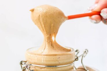 3-ingredient LOW-CALORIE Peanut Butter (with HALF the calories & fat as regular peanut butter!)