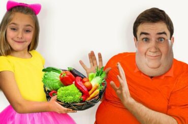 Sasha Pretend Play to Cook Healthy Food for Dad and Goes on a Fruit Adventure of Superheroes