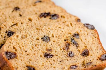 Simple, easy and healthy banana bread recipe (no mixer needed)