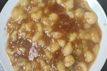 Two healthy snacks/breakfast recipes: Cornflakes and caramelized banana