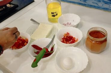 CHEESE OMELETTE | RED CHILLY OMELETTE | HEALTHY BREAKFAST RECIPE