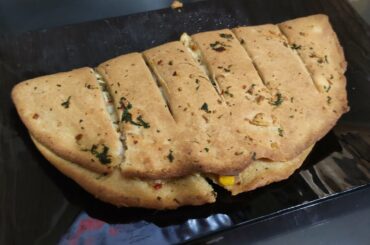 Garlic bread recipe//Stuffed Garlic bread//whole wheat garlic bread//healthy recipe