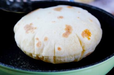 Only 3 Ingredients - Pita Bread at home - Flatbread Recipe (No Oven No Yeast ) - Pita Bread Recipe
