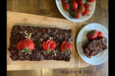 Healthy strawberry chocolate bread / Pan nutritivo de fresa y chocolate