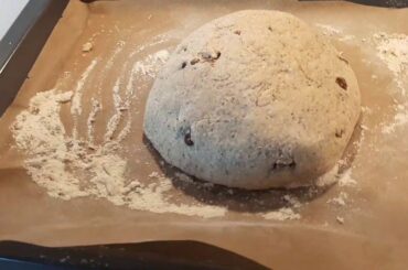 HEALTHY RAISINS AND CHIA SEEDS OATMEAL BREAD.