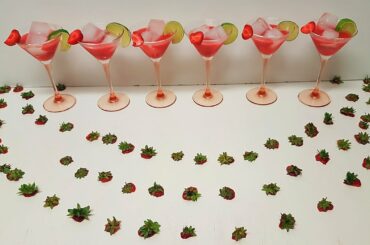 How to make Healthy Strawberry Cocktail (Summer Recipe)