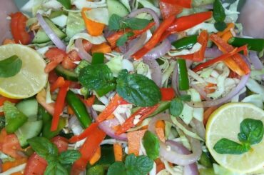 Easy Fresh Salad Recipe | Healthy Green Salad | Zaiqon Ki Dunya | Made By: Misbah Basit
