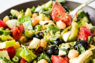 Avocado, Chickpea & Egg Salad | Easy Healthy Salad Recipe For Lunch