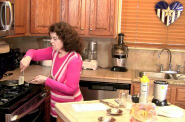 Scrambled Egg & Buttered Bagel - Diet Recipes; Healthy Home Cooking, Low- Calorie Lifestyle #