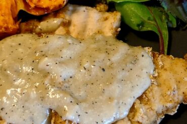 HEALTHY COMFORT FOOD /LOW CALORIE CHICKEN FRIED STEAK WITH KETO FRIENDLY GRAVY