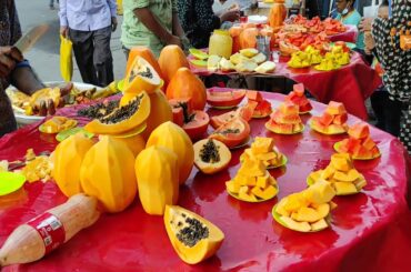 Cut and Prepare Papaya | How to Eat Papaya | HEALTHY STREET FOODS IN Bangladesh by Desi Food Factory