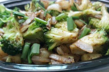 broccoli potato stir fry | broccoli recipes | side dish | poriyal variety | healthy recipe in tamil