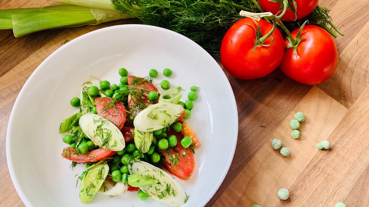 Quick garden pea salad/ Fresh and healthy salad/ Seasonal salad Quick garden pea salad/ Fresh and healthy salad/ Seasonal salad