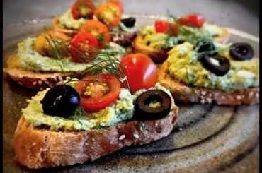 How To Make Pesto Crostini | Healthy Snacks Recipe | Toasted Bread With Pesto