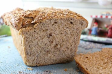 The Best Healthy Soft Seedy Sandwich Bread