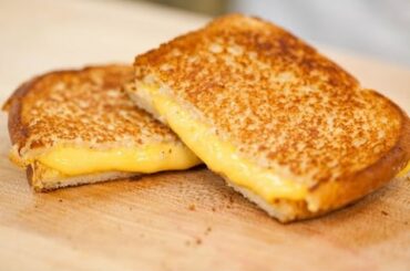 HOW TO MAKE A PERFECT GRILLED CHEESE SANDWICH...KINDA | Jennifer Fix