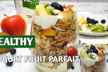 HEALTHY YOGURT PARFAIT / healthy BREAKFAST PARFAITS / GRANOLA and fruit PARFAIT