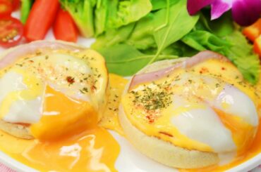 HEALTHY BREAKFAST IDEAS WITH EGGS AND TOAST | EGGS BENEDICT | Delicious Egg Breakfast Idea | #shorts