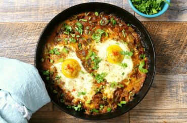 Shakshuka | Eggs poached in Tomato Sauce | Healthy, Breakfast recipe