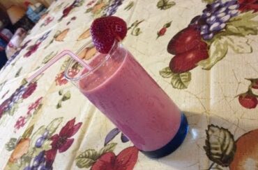 Healthy Strawberry Raspberry Pink Smoothie Recipe