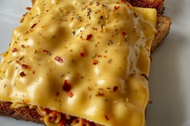 Maggizza | Cheesy Maggi Pizza Recipe |  Easy snack recipe | Tasty Healthy Yummy | #shorts #maggi